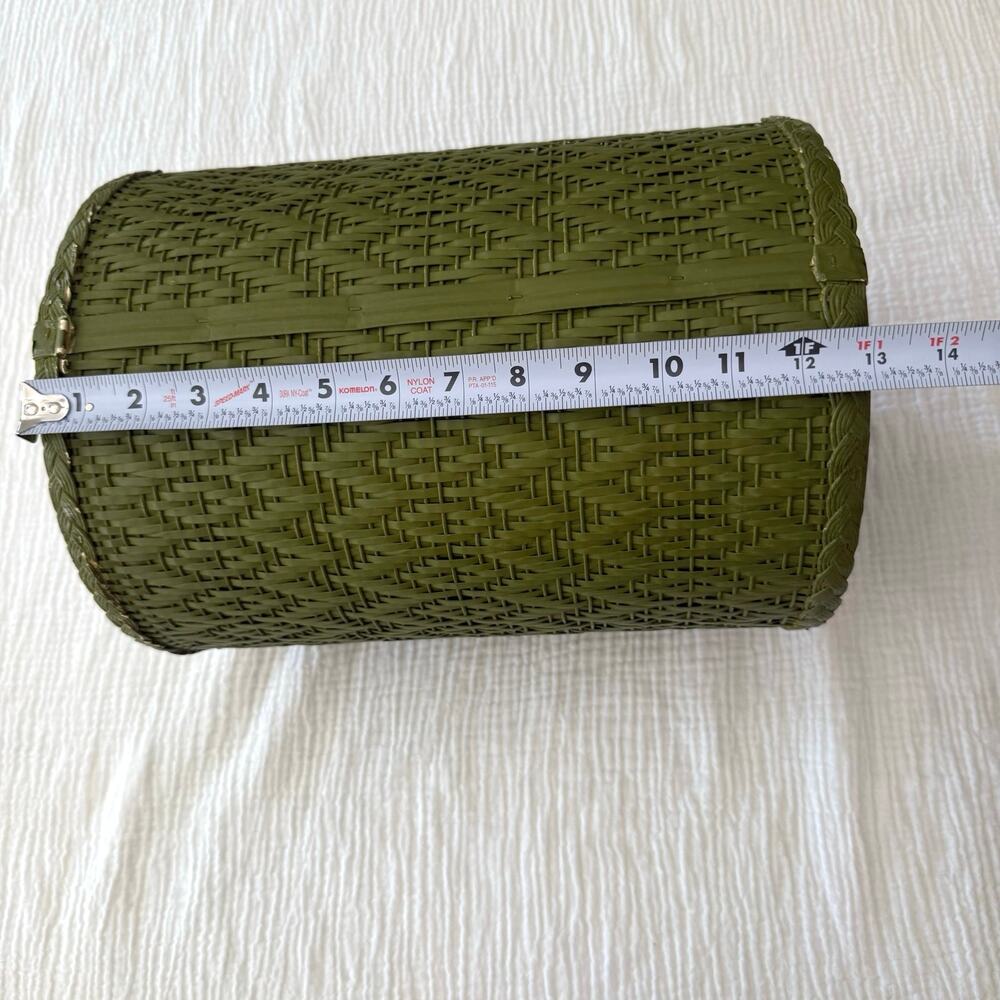 Vintage Trash Can Avocado Green Wicker Woven Round Cylinder 13 x 9 Cottage Farm - Picture 8 of 9
